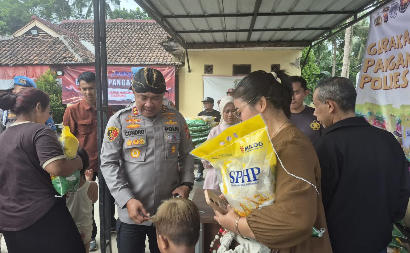 Gelar Gerakan Pangan Murah di Polsek Petir, Kapolres Serang Beri Bonus pada Ibu Hamil, Janda dan Manula