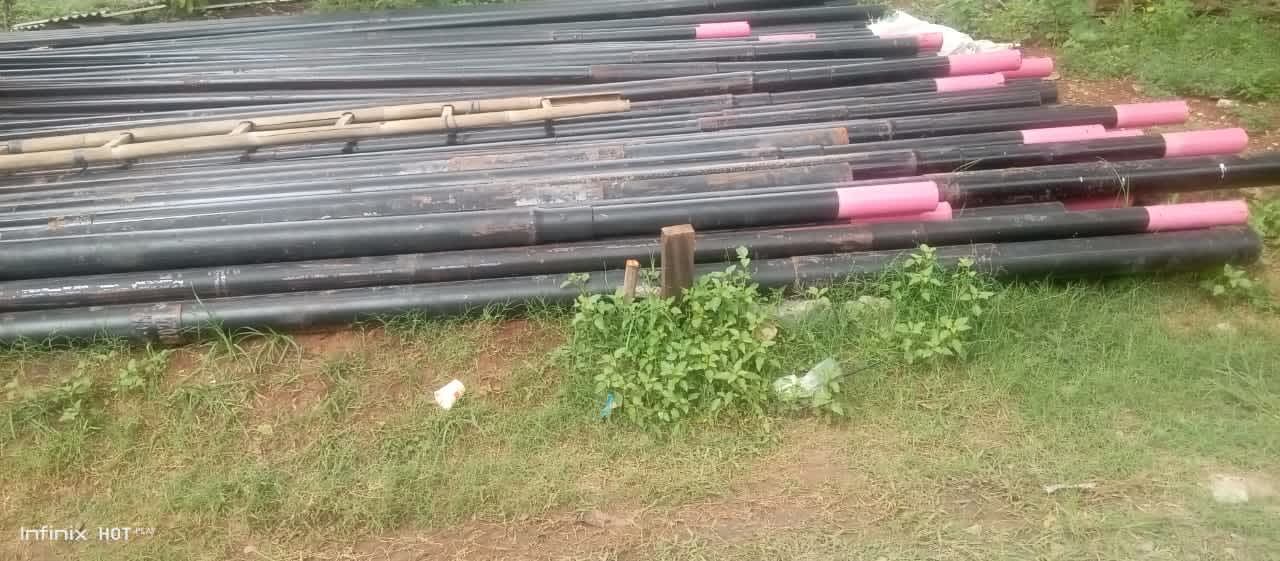 Diduga Tidak Mengantongi Izin, Pemasangan Tiang WI-FI provider CBN fiber warna" pink, di Perumahan ROYAL Sampai Jalan Taya Daon - Kukun Rajeg Milik PT Cyber