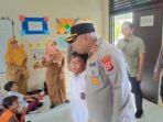 Kapolres Serang Mengujungi SDN Sadah Bagikan Buku bacaan Tengtang Agama Kapolres Serang Mengujungi SDN Sadah Bagikan Buku bacaan Tengtang Agama