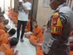 Kapolres Serang Bersilaturahmi Sambil Ngobrol Bareng Dengan Para Tahanan Di Rutan Mapolres Serang