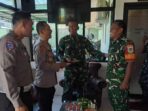 Kapolsek Cikande, AKP Tatang Beserta Jajaran Datangi Markas Koramil Cikande, Beri Kejutan Di Hari HUT TNI Yang Ke-80