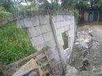 Tebing Sungai Longsor Parah Satu unit Gedung TPA Ambruk di Perumahan Villa Balaraja Tebing Sungai Longsor Parah Satu unit Gedung TPA Ambruk di Perumahan Villa Balaraja