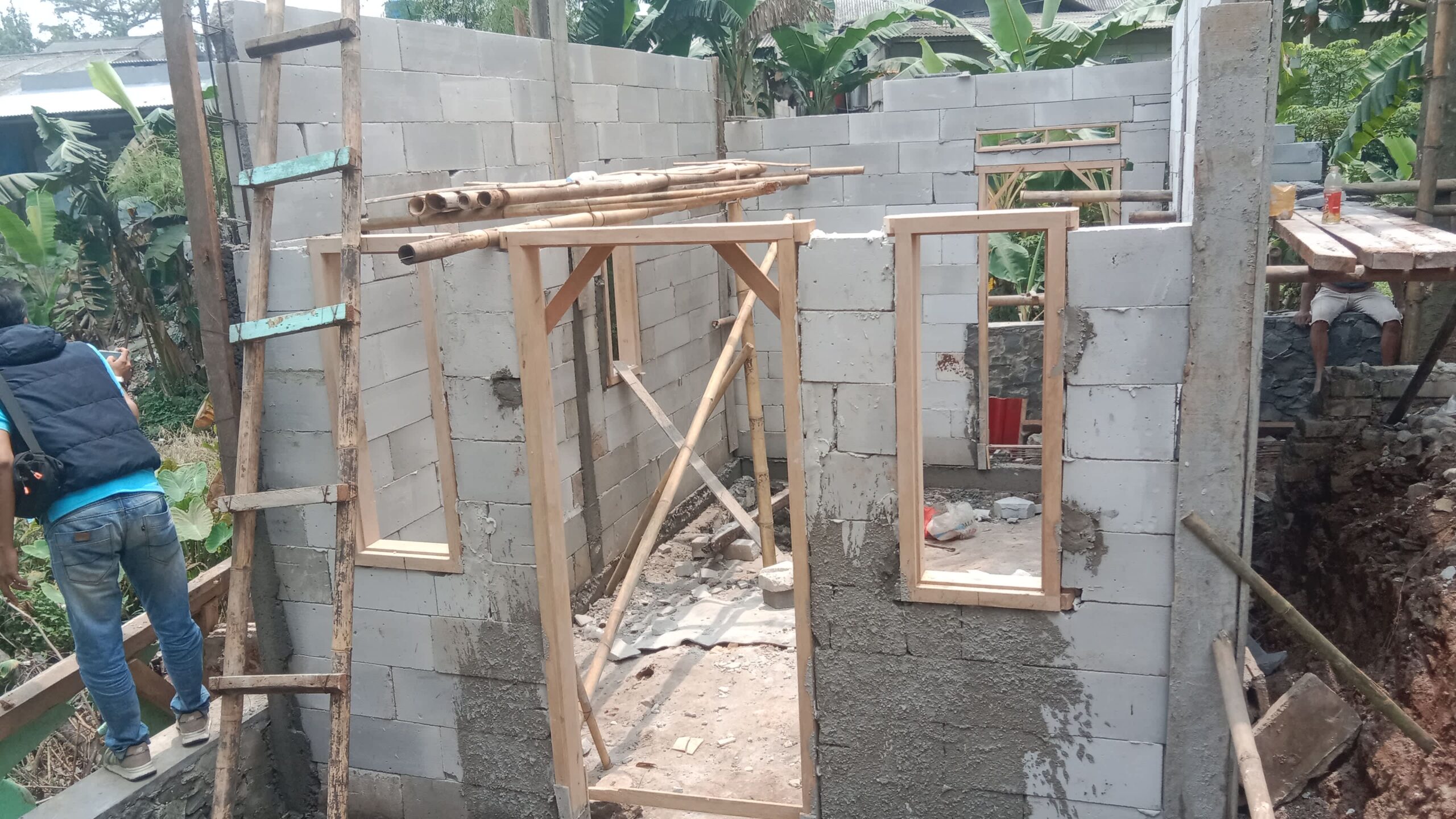 Proyek Bedah Rumah di Jayanti Diduga Sarat Penyimpangan,Warga Pertanyakan Transparansi dan Kualitas